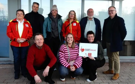 Tennisclub De Wehzel: twintig leden leren reanimeren voor label