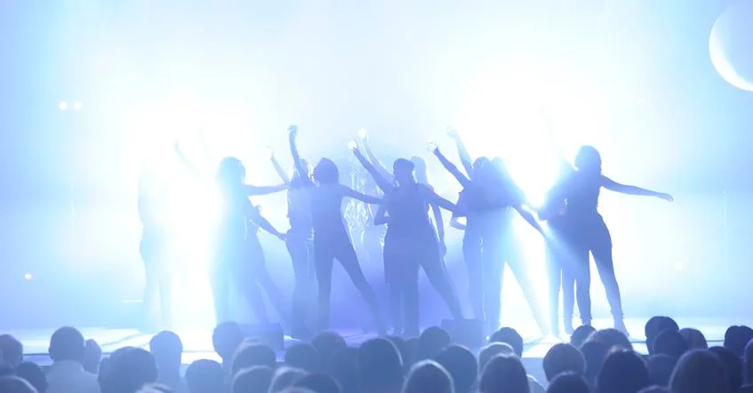 Scala meisjeskoor tijdens jubileumconcert