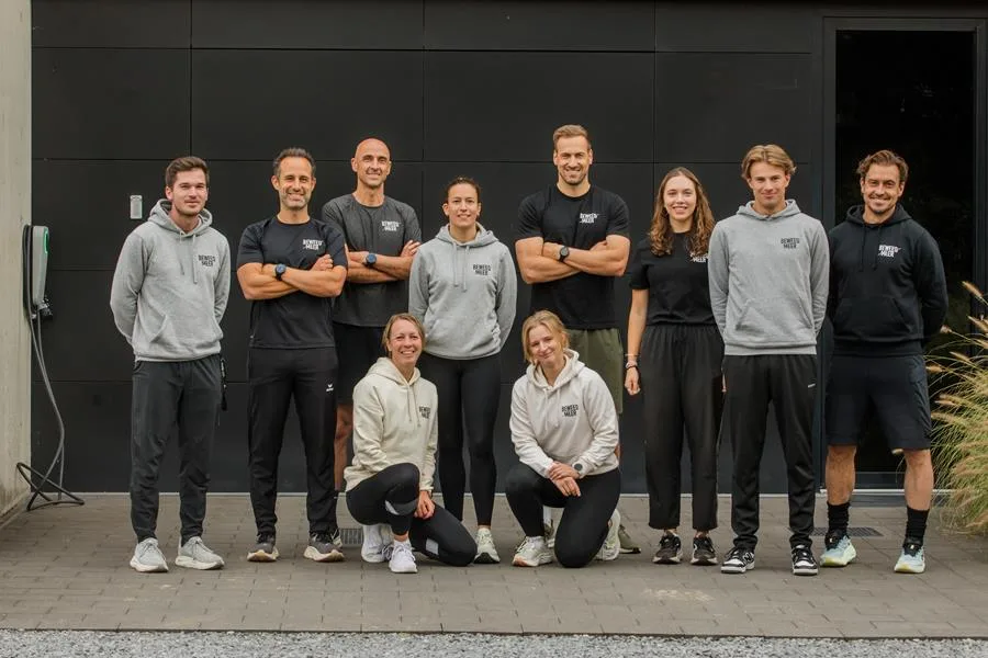 Het team van Beweeg Meer met Hans van Alphen (5de bovenaan)