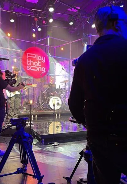 Play That Song studiobeeld