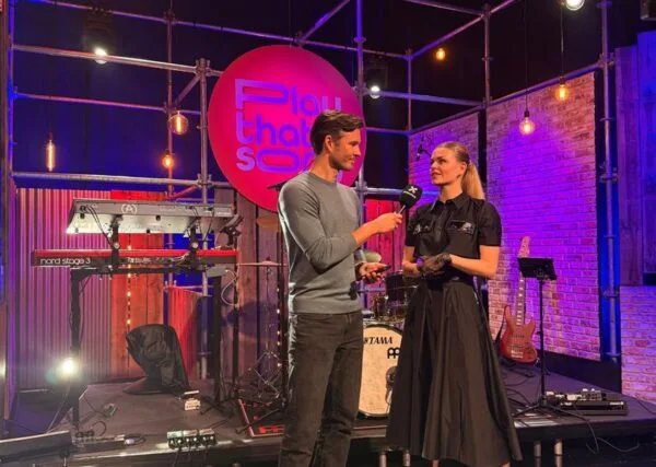 Play That Song Sverre Denis interviewt Davina Michelle in de studio