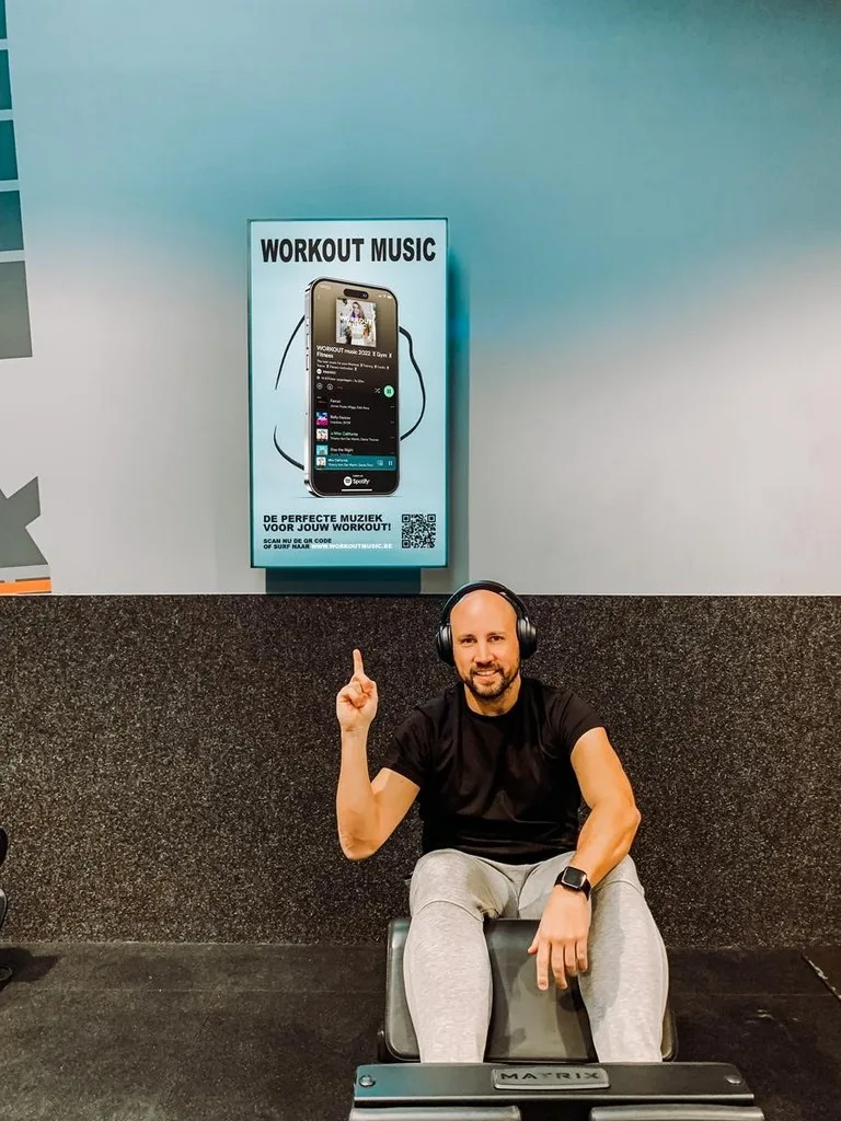 Thierry Von Der Warth stunt met fitnessmuzieklijst