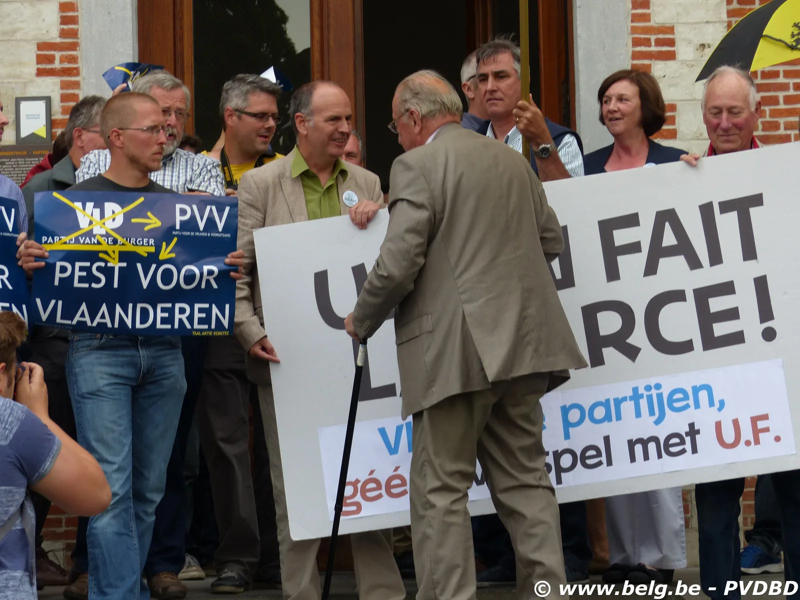 Luid protest op trappen Dilbeeks gemeentehuis