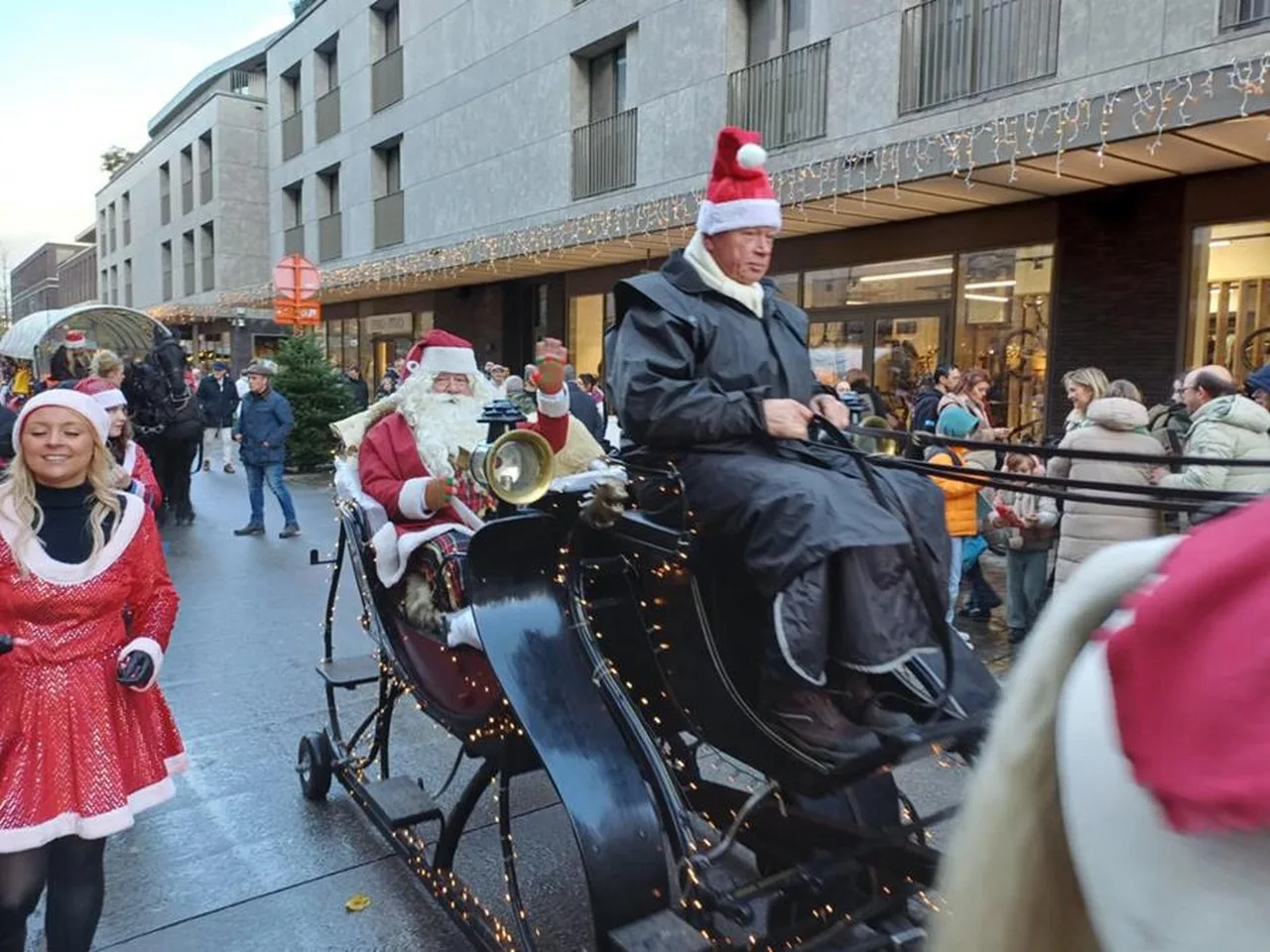 De kerstman is via Hasselt weer in ons land aangekomen