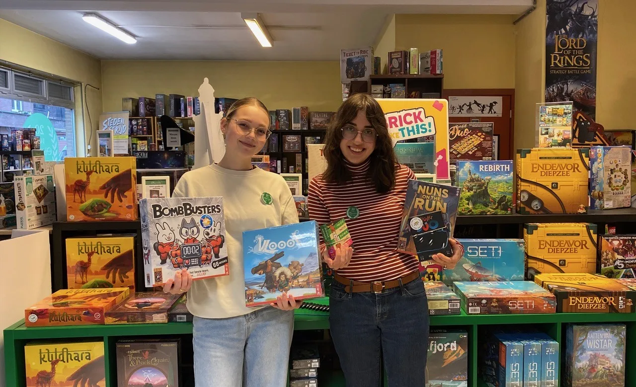 Studenten PXL Communicatie en spellenclub Pyrgus brengen warmte naar Winterland met gezellige Bordspellenavond in de Spiegeltent