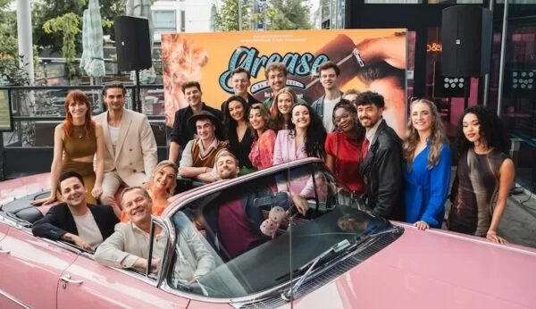 Tinne Oltmans cast met wagen Grease vervolg (0)