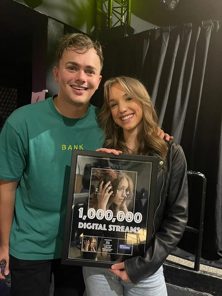 Zita (16) ontvangt award van Flemming