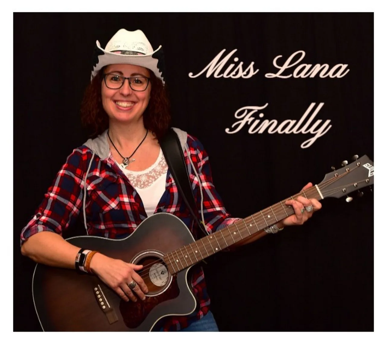 Miss Lana stapt in de voetsporen van Shania Twain