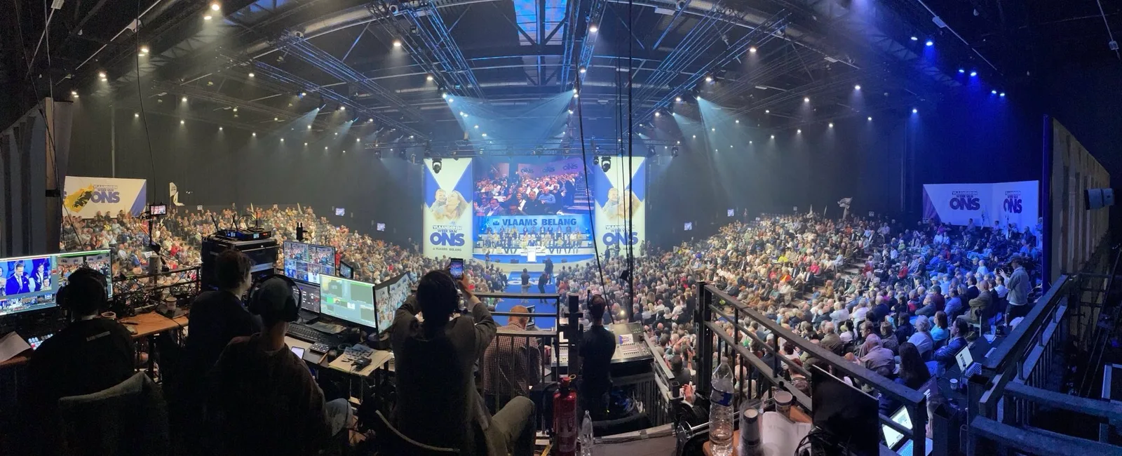 Vlaams Belang zet laatste rechte lijn naar verkiezingen in met grote V Meeting