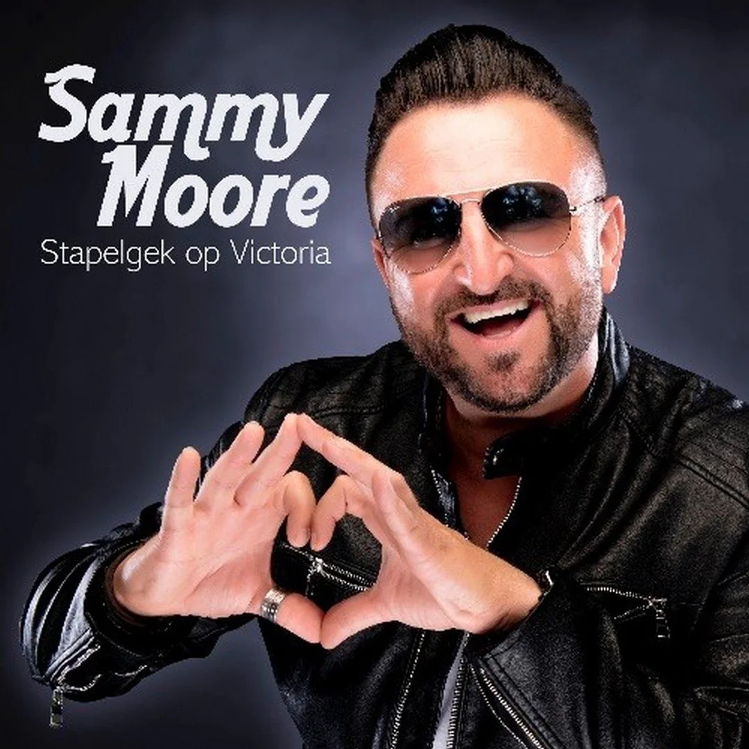 Sammy Moore is stapelgek op Victoria