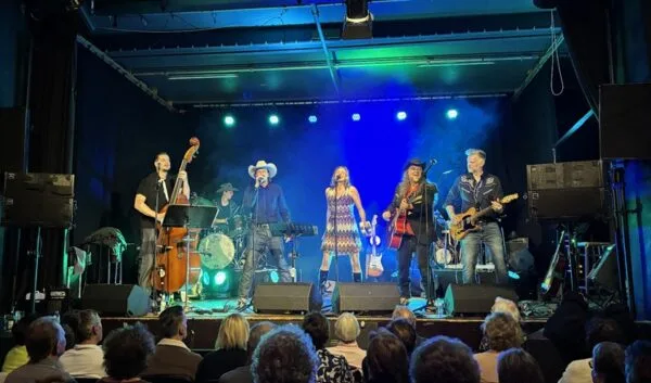 Johnny Trash sfeerbeeld podium