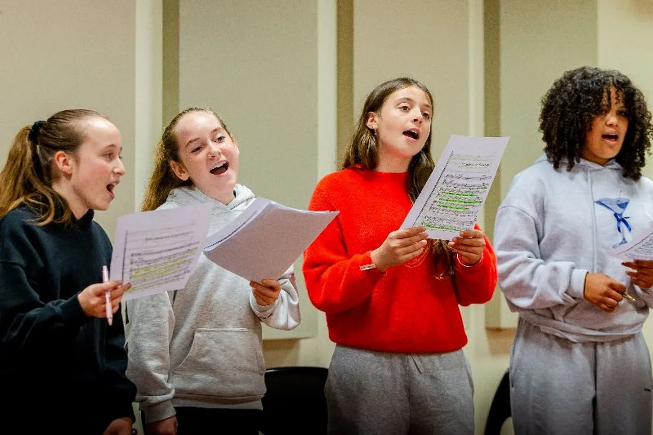 jonge talenten schitteren tijdens toonmoment kindercast van ‘Annie, de Musical'