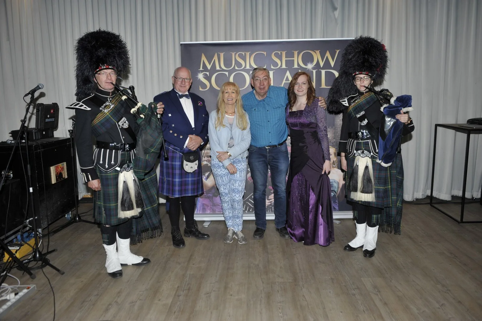 Micha Marah en Music Show Scotland animeren op kusttram