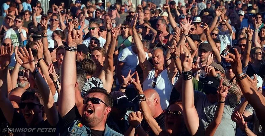 Alex Agnew eert The Doors op grootste tributefestival van België