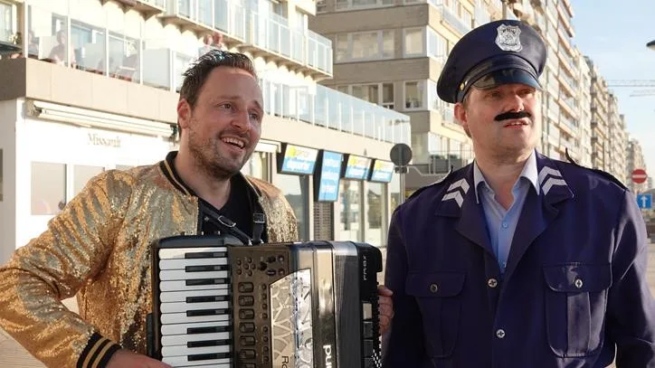 Johan Veugelers deelt ludieke boetes uit