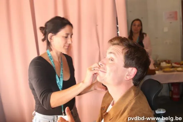 VRT Zomerhit Niels De Stadsbader