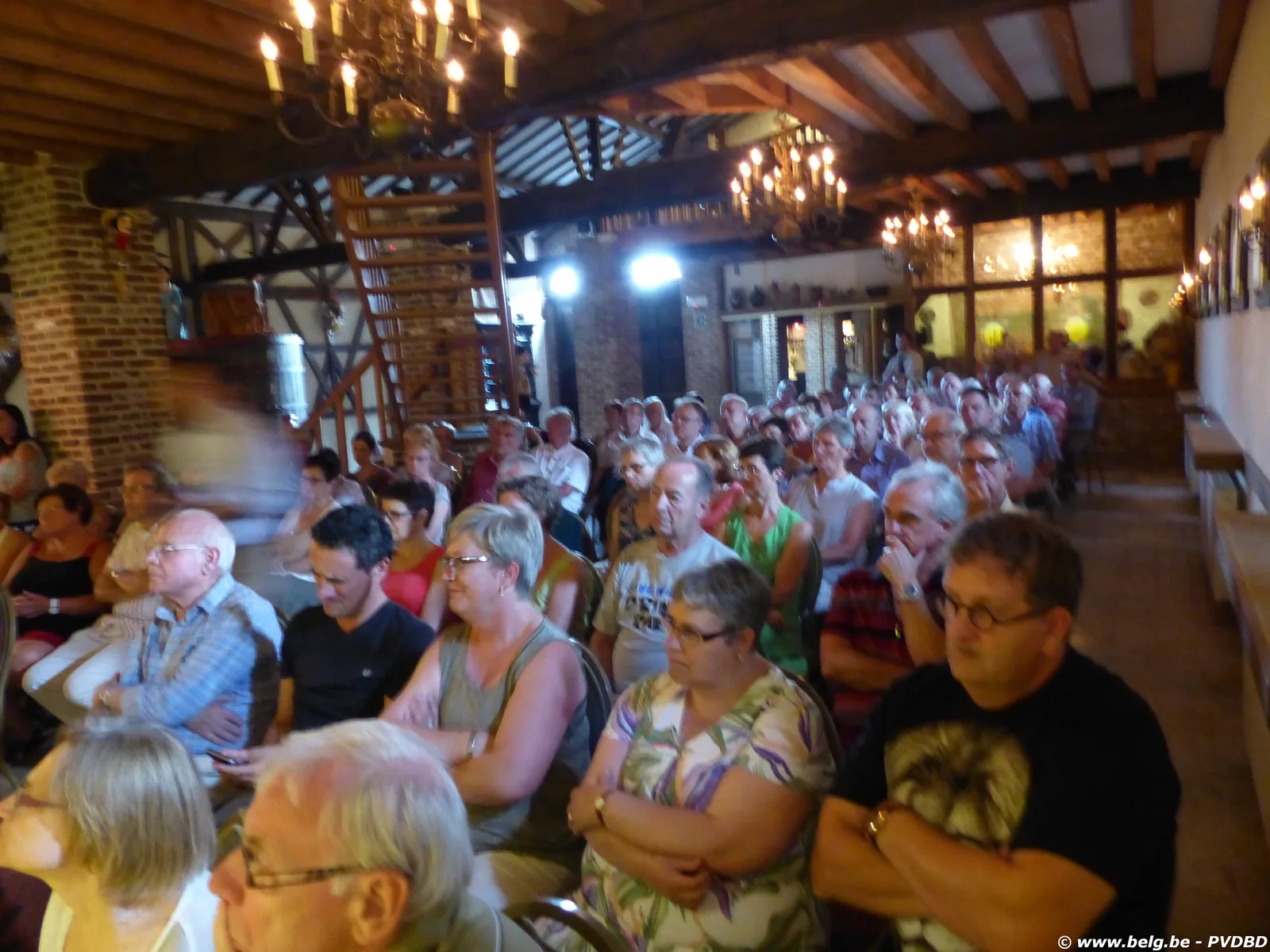 Veel volk op gespreksavond met Darya Safai