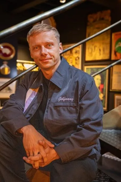 FAKE Nicholas Arnst op trap