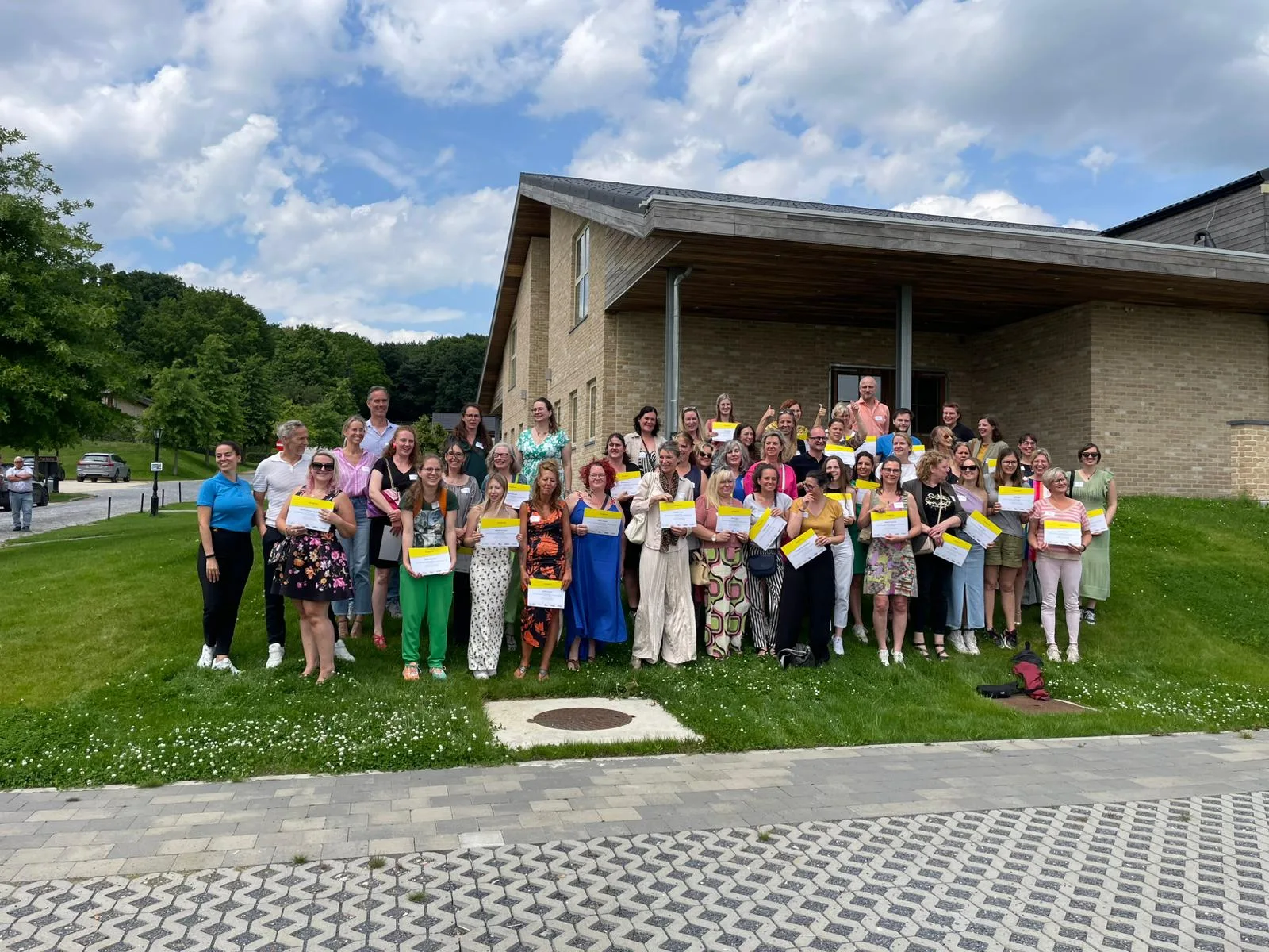 Reeds 800 Vlaamse asielmedewerkers behaalden diploma