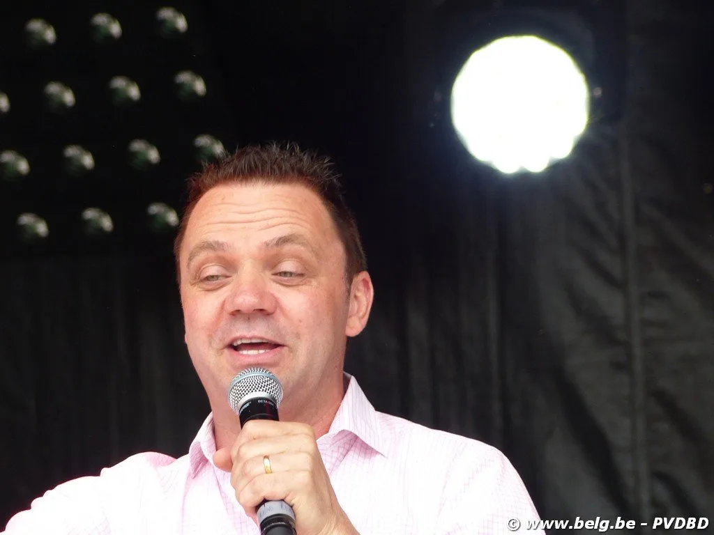 Steve Tielens glijdt vlotjes het jaar uit met nieuwe carnavalskraker