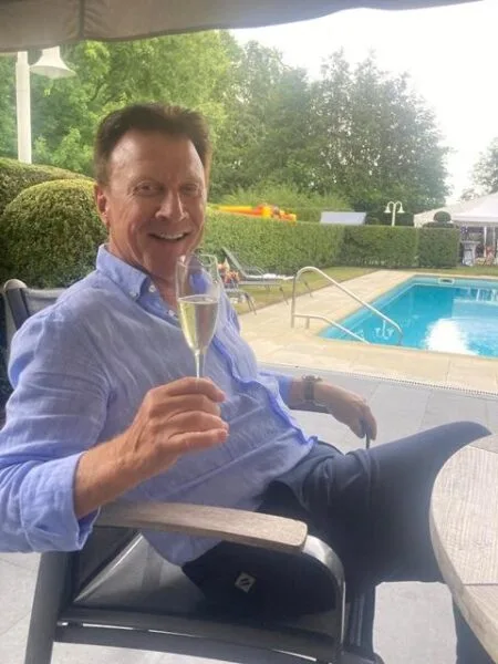 Patrick Vandewattyne met wijnglas