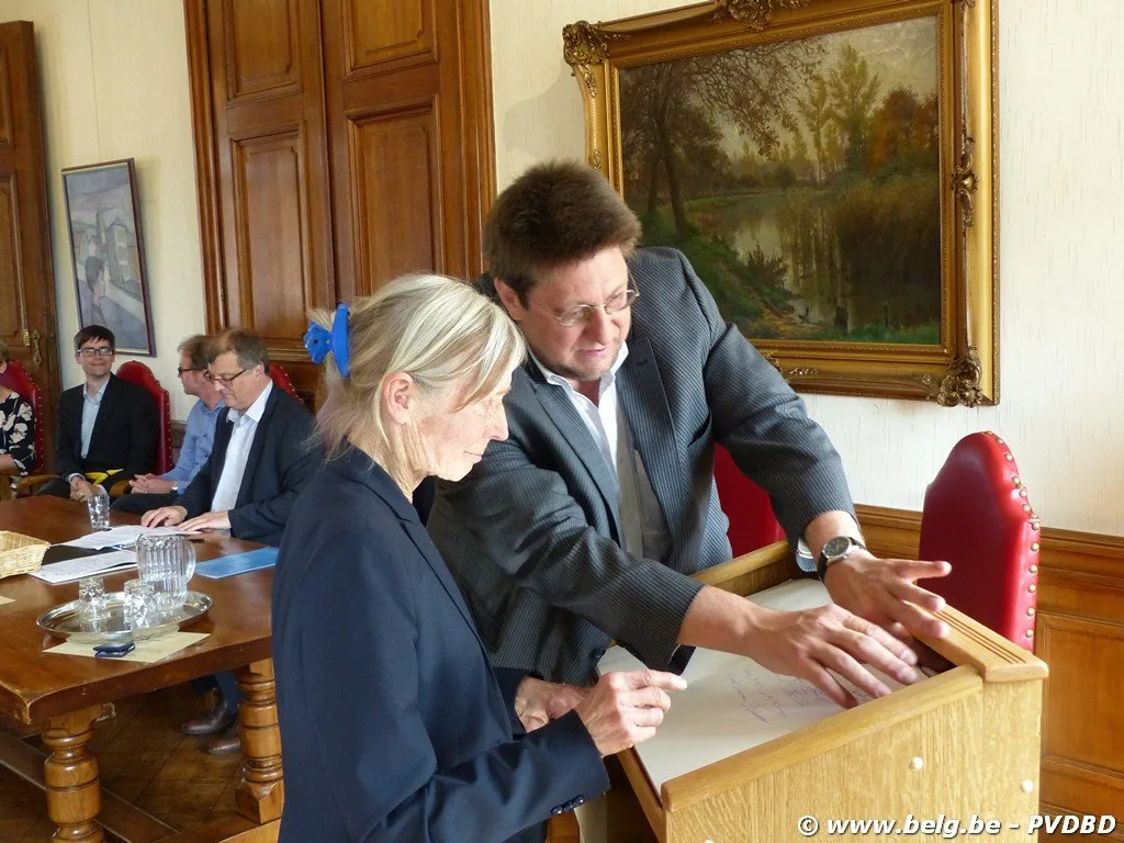 Verdienstelijke Dilbekenaren ontvangen eremedaille