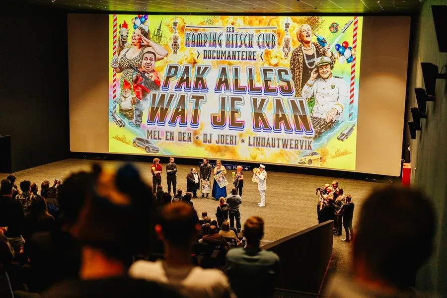 Documentaire over Kamping Kitsch Club beleeft wereldpremière in Kortrijk en komt deze zomer op nationale televisie
