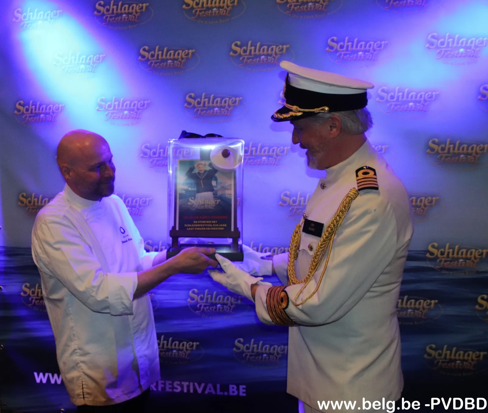 Patrick Mertens werkte een dag aan kunstwerk voor Schlagerfestival-presentator Kürt Rogiers