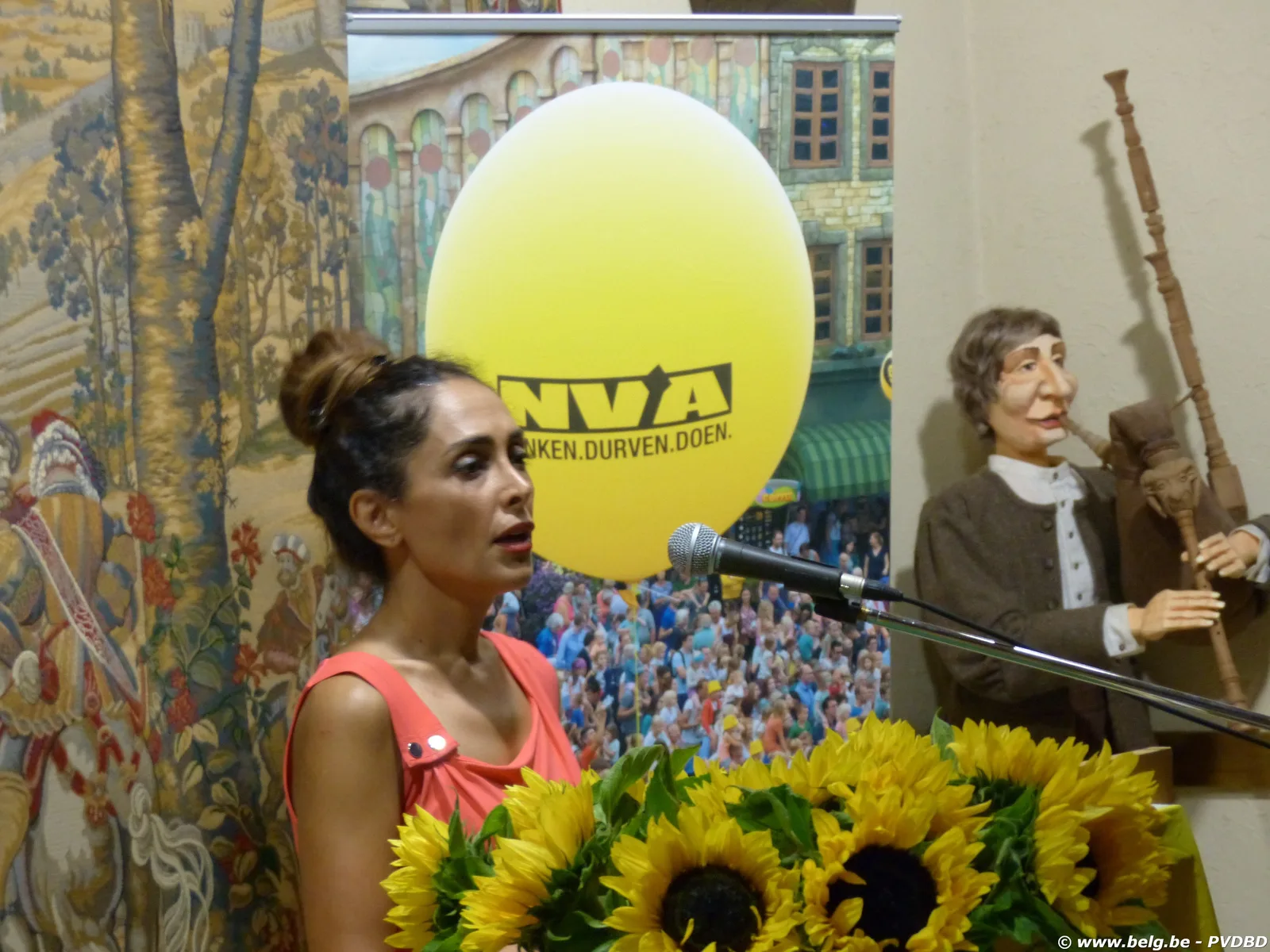 Veel volk op gespreksavond met Darya Safai