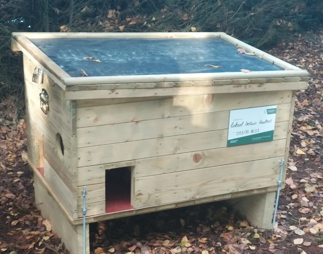 Haaltert koopt extra schuilhokken voor zwerfkatten aan