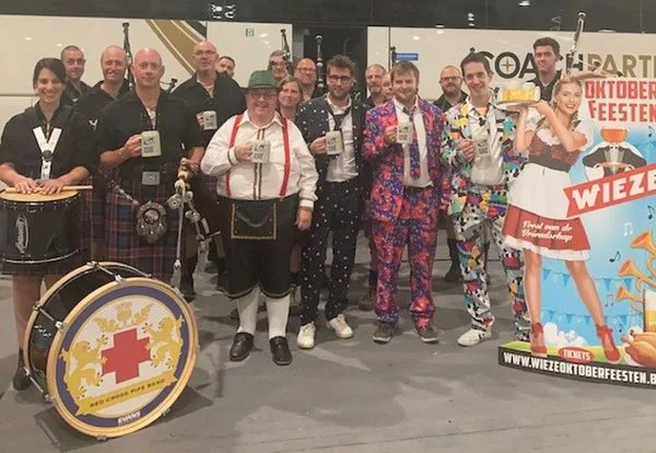 Luc Caals en anderen op de Wieze oktoberfeesten 2021