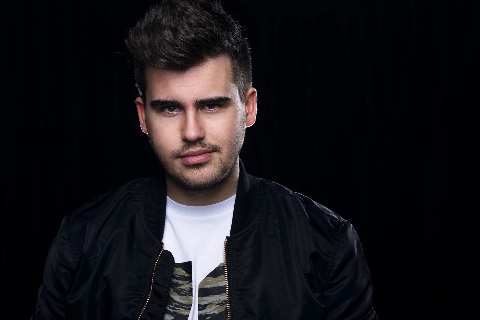 Robert Falcon (23 – Lier) maakt een pittige dance make-over van Kiss Me