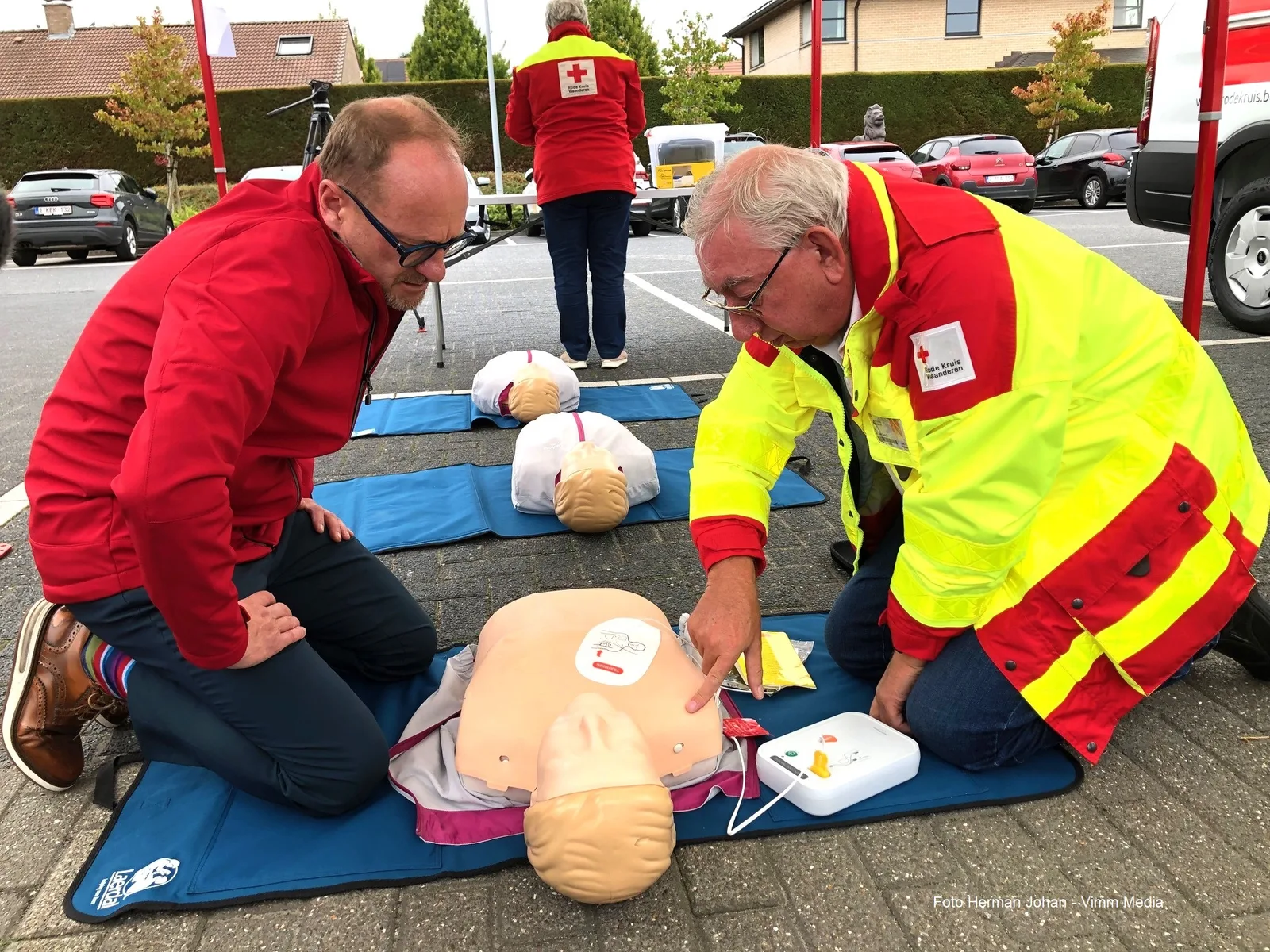 Rode Kruis zoekt extra lesgevers in de Vlaamse Rand Ben Weyts reanimatie