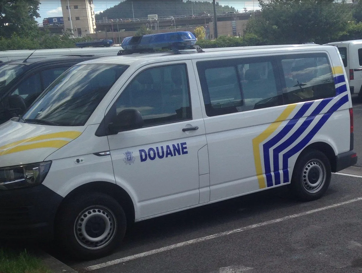 Voertuigen Douane nu gelijklopende met die van de politie