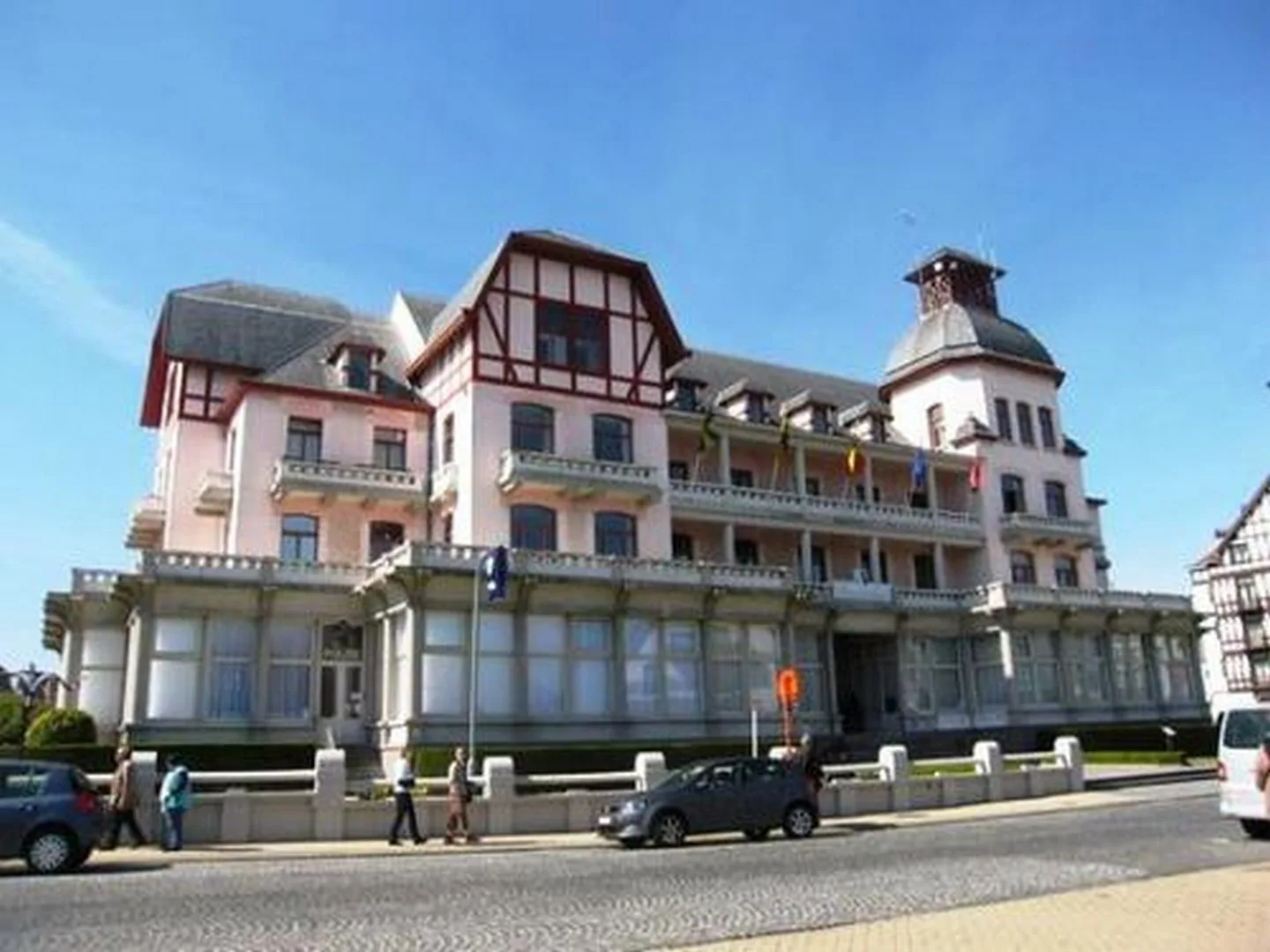 Gemeentehuis van De Haan wordt gerenoveerd