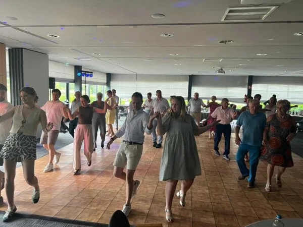 Dansen in groep Step By Step