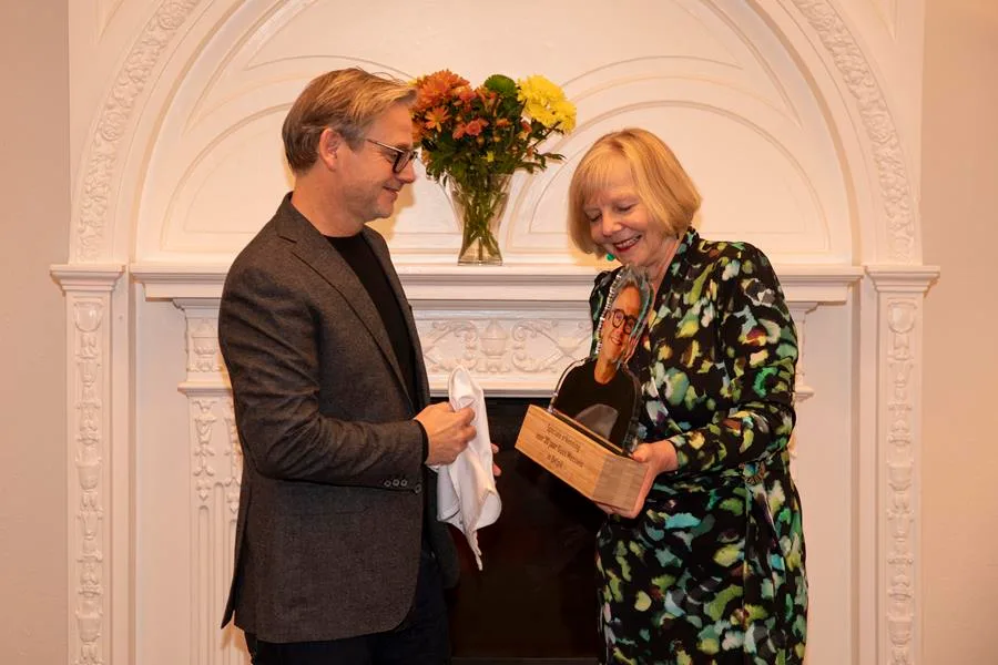 30 jaar Guus Meeuwis Nederlandse zanger krijgt speciale erkenning van Consul-Generaal in Antwerpen