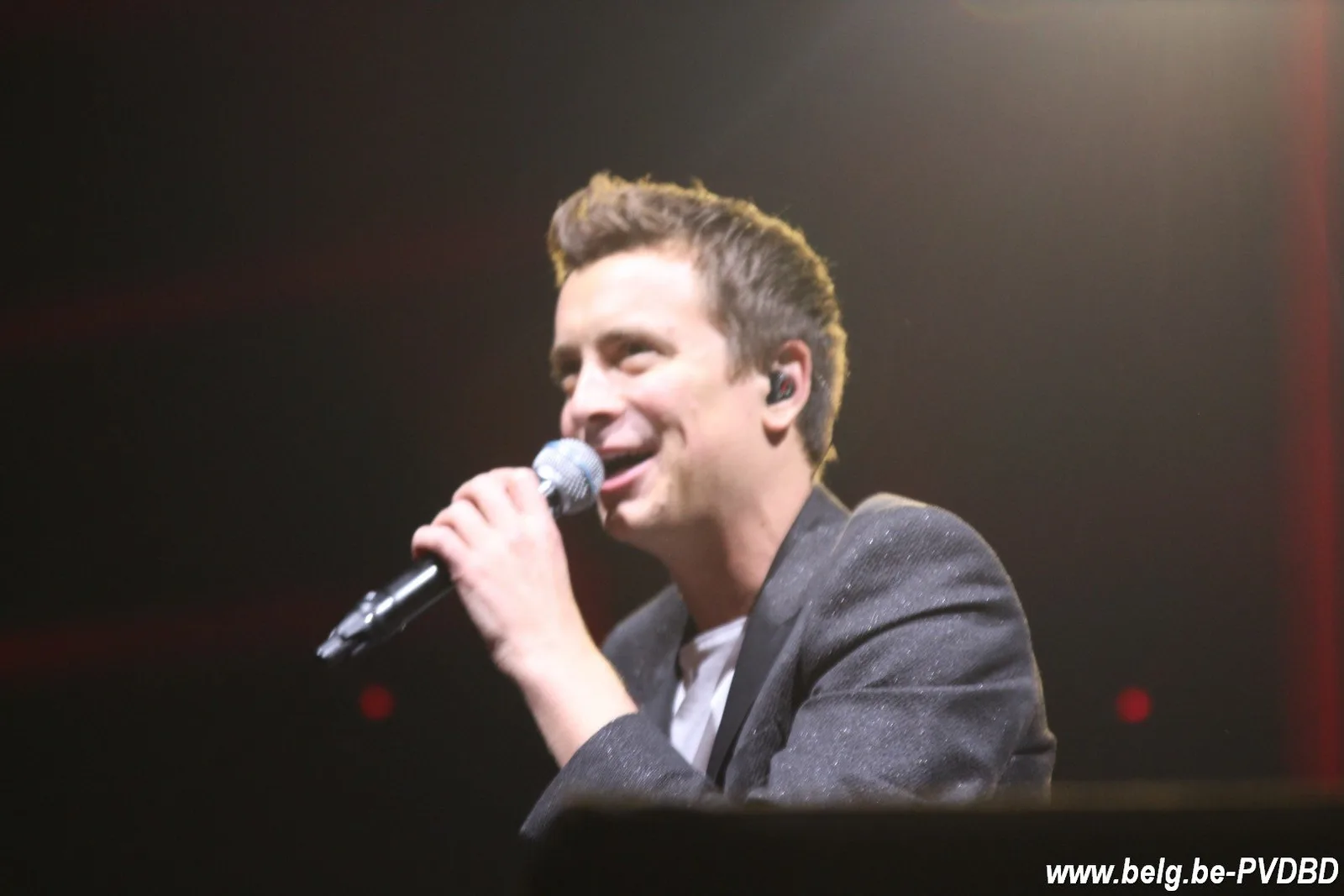 Niels Destadsbader viert verjaardag met uitverkocht Sportpaleis