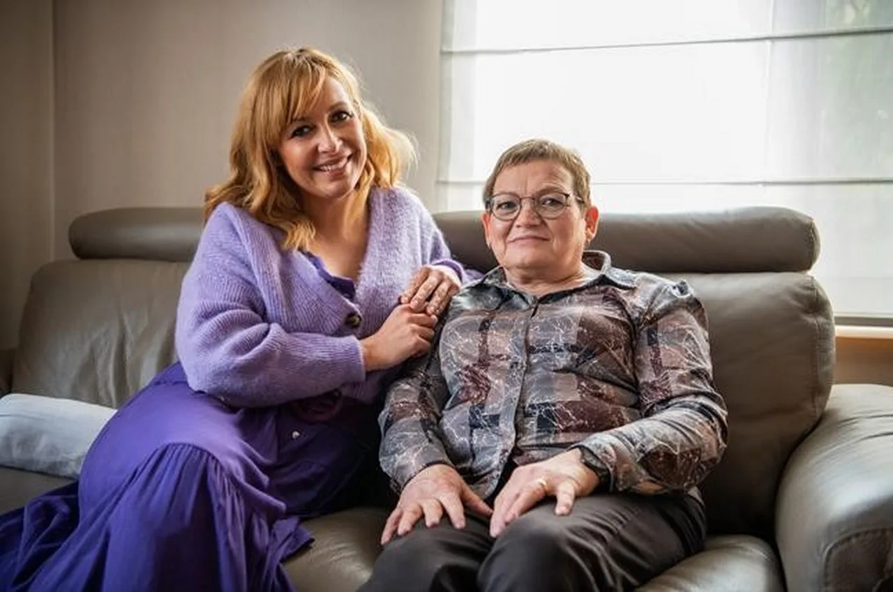 Caroline Rigo had make-upborstel uit raam gegooid