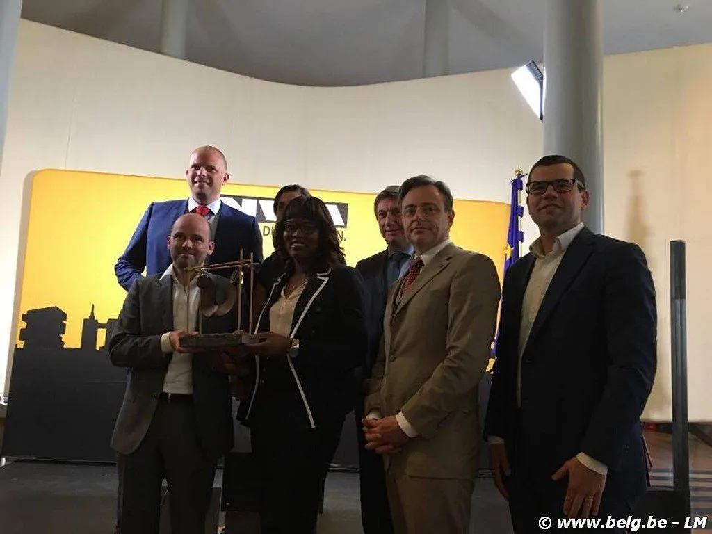 Ebbenhouten Spoor uitgereikt aan Assita Kanko MR politica