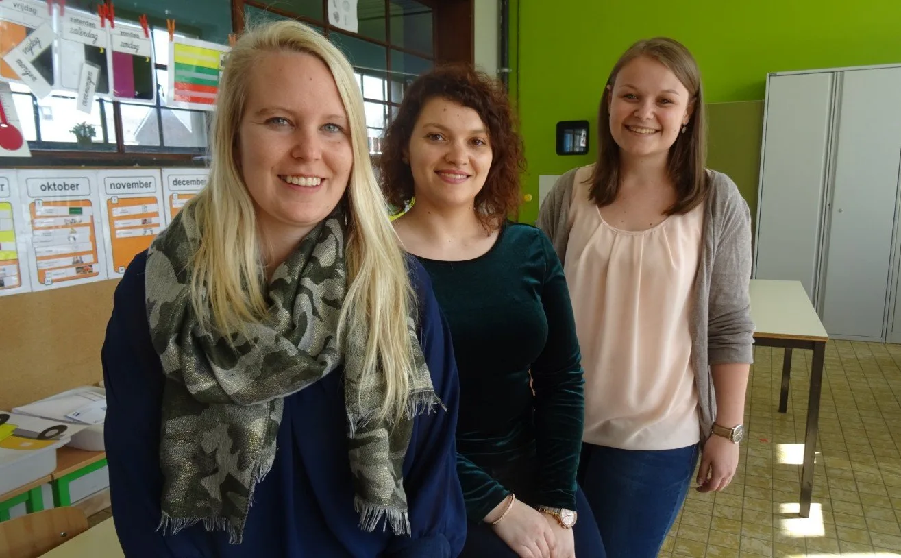 Spijkerjuf geeft kinderen uitdagende opdrachten in Denderleeuw