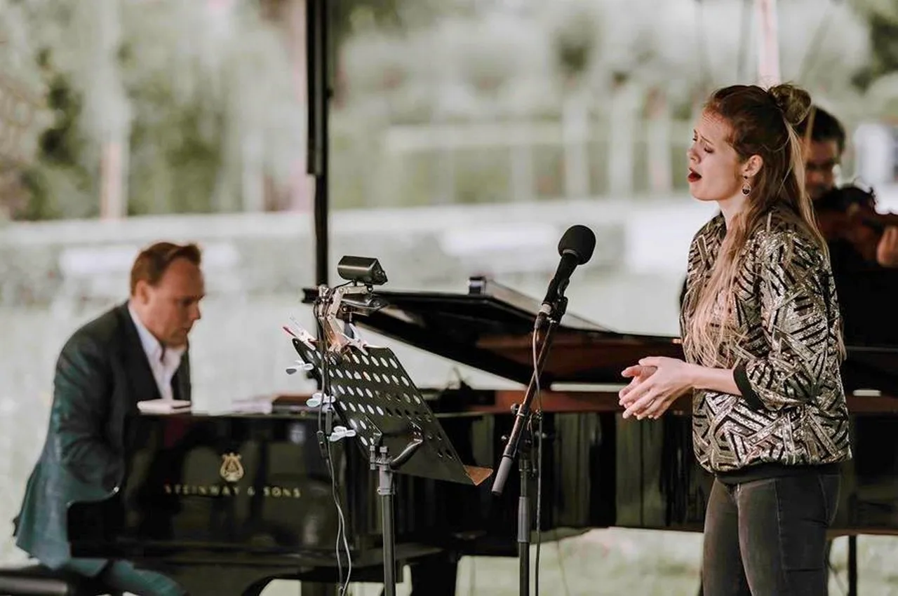 Dauwconcert tussen de Bilzerse bloesems