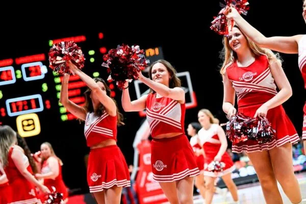 Circus Daily Night Chearleaders ingezoemd