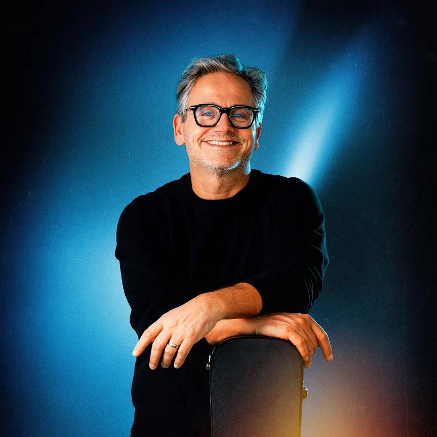 Guus Meeuwis brengt ode aan het leven met ‘We Leven Nu’