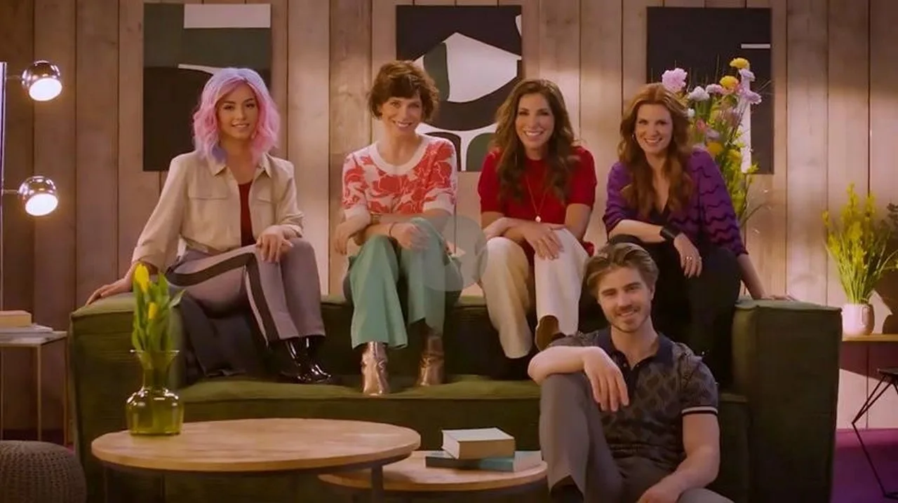 Marcy Cortega Eerste Belgische AI-artieste tekent contract bij Pickx+