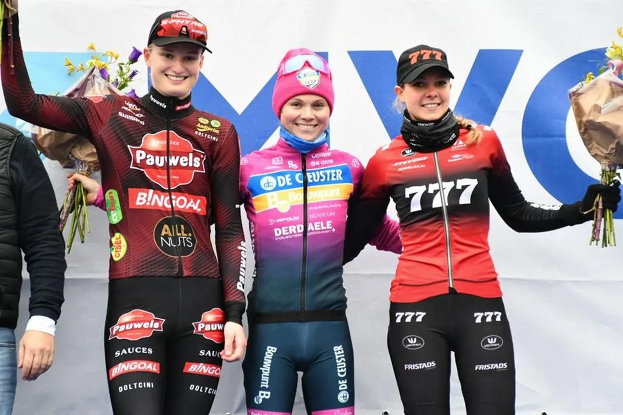 Veldrijster Laura Verdonschot wint voor de 3de keer in Rucphen en haar 7de keer dit seizoen