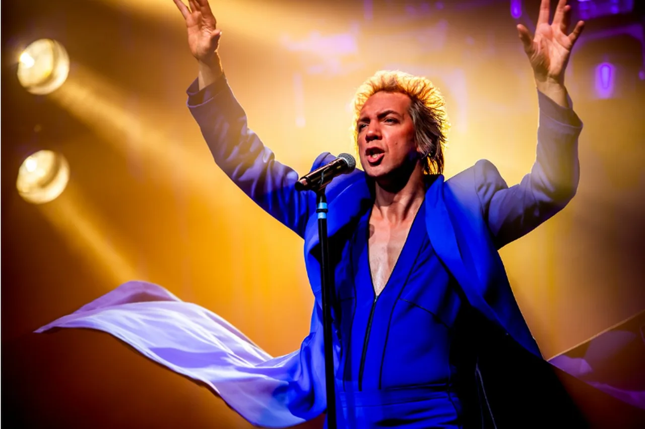 Sven Ratzke komt Op 4 en 5 mei naar Antwerpen met de legendarische voorstelling “Marlene”.