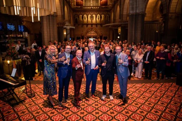 Onze-Lieve-Vrouw van Gratiekerk met genodigden