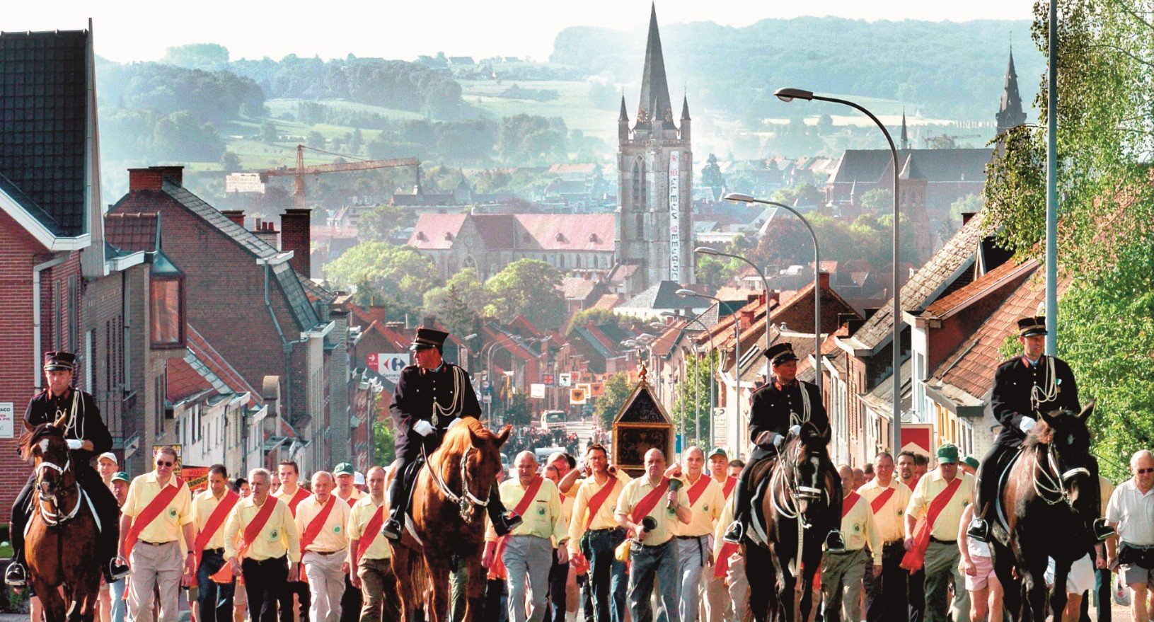 Ronse - Fiertelommegang op 11 juni - Fiertelommegang foto caroline neels