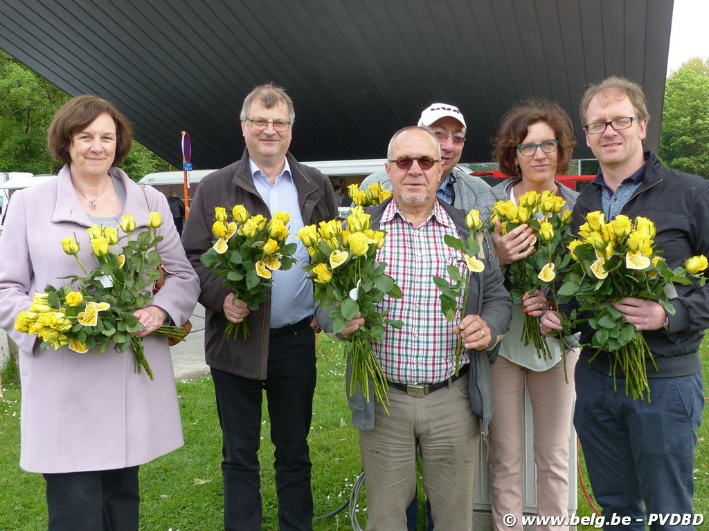 N-VA viert Moederdag op Dilbeekse boerenmarkt - Image00013 2